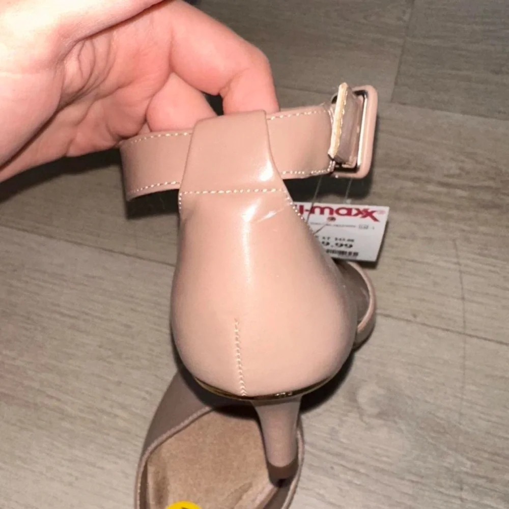 Anne Klein Nude Pointed Toe Ankle Strap Pumps Size 9 - Picture 7 of 8